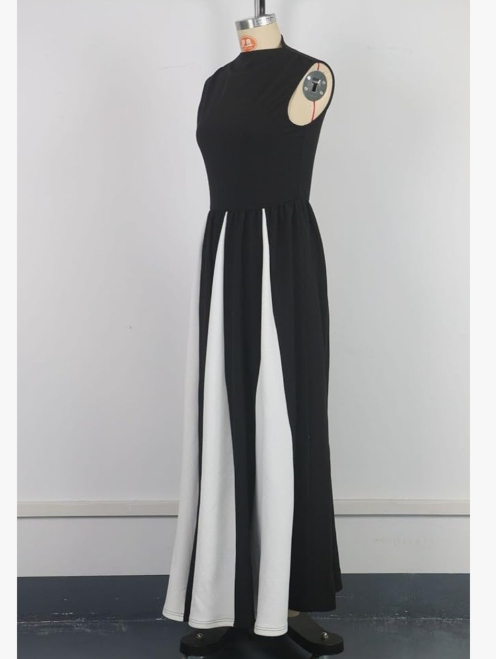 Sleeveless Color Block Long Dress Elegant Flowy Black and White Swing Gown Sz 3X